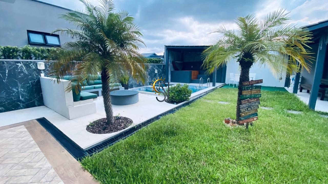 Casa, 3 quartos, 215 m² - Foto 1
